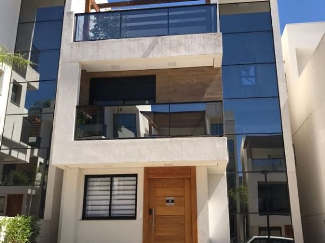 Sobrado com 147m² 3 quartos e 4 banheiros, à venda, no bairro Parque Rincão em Cotia