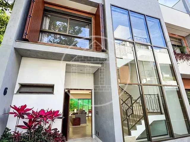 Sobrado com 650m² 4 quartos e 5 banheiros, à venda ou para alugar, no bairro Santo Amaro em São Paulo