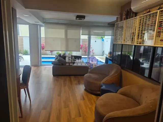 Sobrado com 300m² 3 quartos e 5 banheiros, à venda, no bairro Vila Oliveira em Mogi das Cruzes