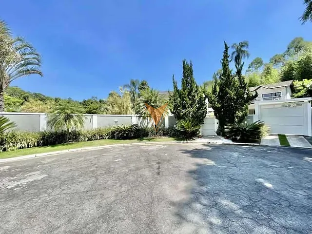 Sobrado com 1740m² 5 quartos e 6 banheiros, à venda, no bairro Parque Dom Henrique em Cotia