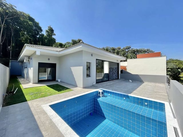 Sobrado com 525m² 3 quartos e 4 banheiros, à venda, no bairro Granja Viana em Cotia