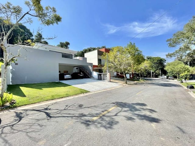 Sobrado com 525m² 3 quartos e 4 banheiros, à venda, no bairro Granja Viana em Cotia