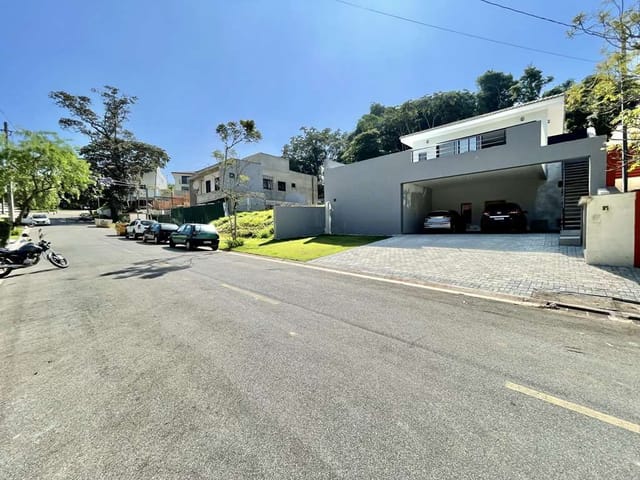 Sobrado com 525m² 3 quartos e 4 banheiros, à venda, no bairro Granja Viana em Cotia
