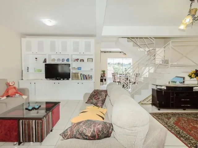 Sobrado com 126m² 3 quartos e 3 banheiros, para alugar, no bairro Santa Felicidade em Curitiba
