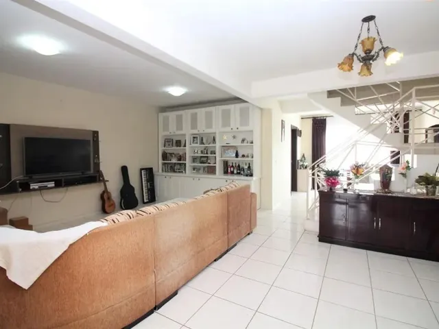 Casa com 126m² 3 quartos e 3 banheiros, para alugar, no bairro Santa Felicidade em Curitiba