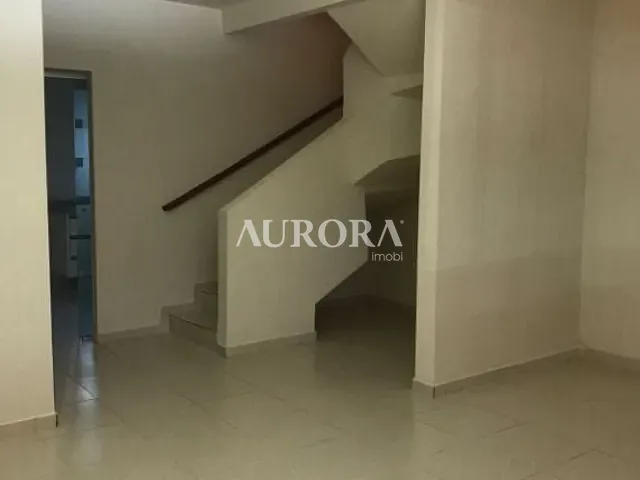 Sobrado 3 quartos e 2 banheiros, à venda, no bairro Jardim San Diego em Londrina