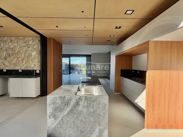 Sobrado com 296m² 3 quartos e 5 banheiros, à venda, no bairro Jardim Marica em Mogi das Cruzes