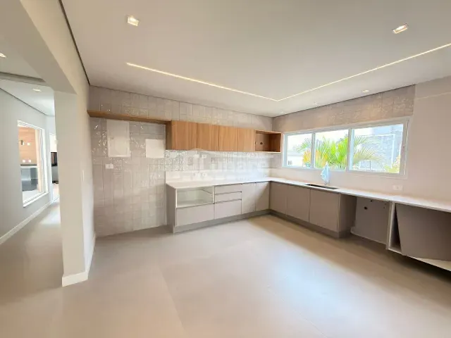 Sobrado com 530m² 4 quartos e 6 banheiros, à venda, no bairro Jardim Marica em Mogi das Cruzes