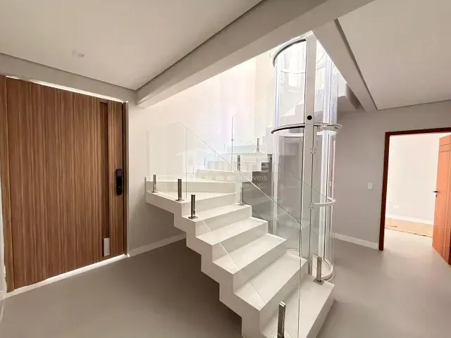 Sobrado com 530m² 4 quartos e 6 banheiros, à venda, no bairro Jardim Marica em Mogi das Cruzes