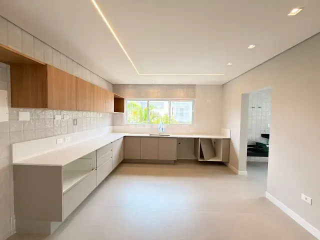 Sobrado com 530m² 4 quartos e 6 banheiros, à venda, no bairro Jardim Marica em Mogi das Cruzes