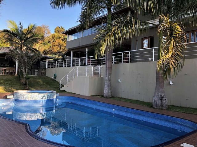 Sobrado com 1470m² 5 quartos e 9 banheiros, à venda ou para alugar, no bairro Chácara Santa Lúcia em Carapicuíba