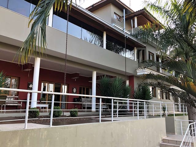 Sobrado com 1470m² 5 quartos e 9 banheiros, à venda ou para alugar, no bairro Chácara Santa Lúcia em Carapicuíba