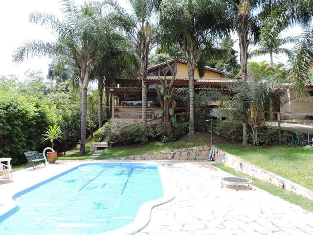 Sobrado com 1123m² 5 quartos e 8 banheiros, à venda, no bairro Chácara Vale do Rio Cotia em Carapicuíba