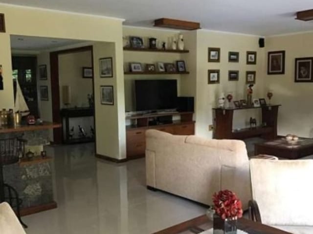 Sobrado com 2200m² 4 quartos e 7 banheiros, à venda, no bairro Recanto Suíço em Vargem Grande Paulista