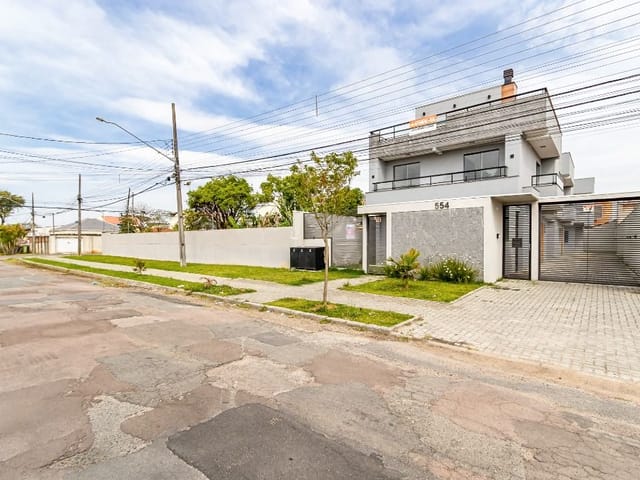 Sobrado com 143m² 4 quartos e 3 banheiros, à venda, no bairro Cajuru em Curitiba