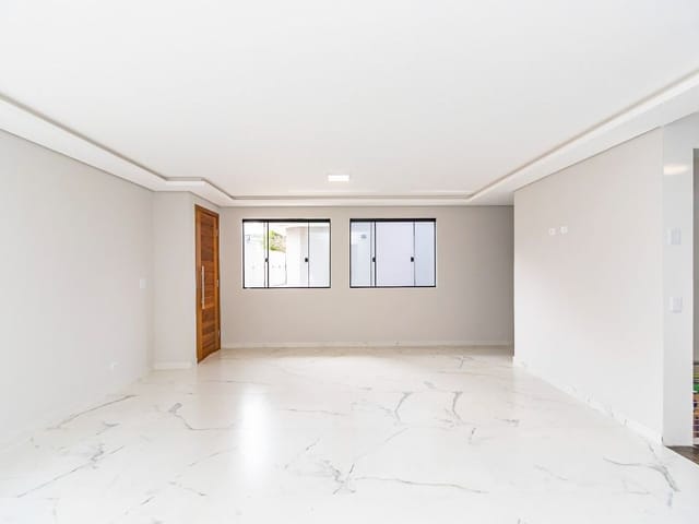 Sobrado com 143m² 4 quartos e 3 banheiros, à venda, no bairro Cajuru em Curitiba
