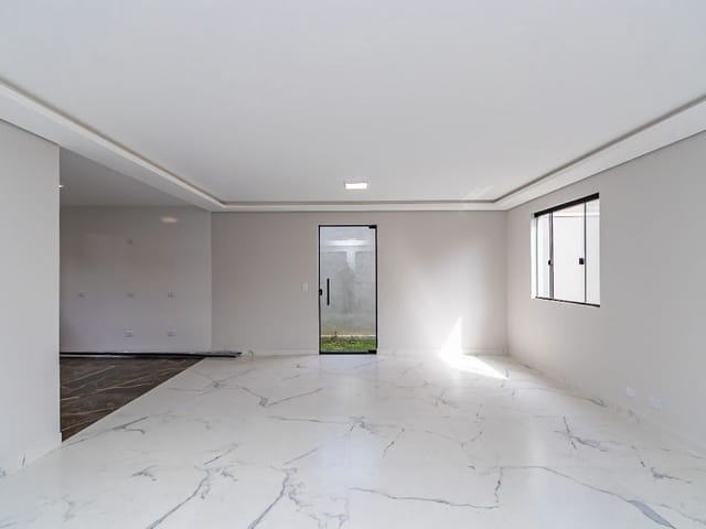 Sobrado com 143m² 4 quartos e 3 banheiros, à venda, no bairro Cajuru em Curitiba