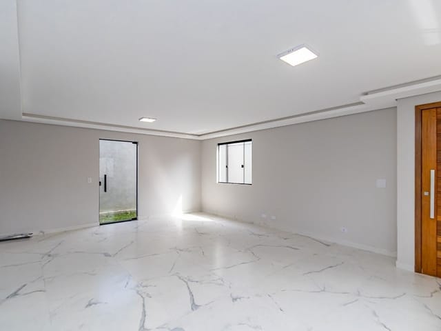Sobrado com 143m² 4 quartos e 3 banheiros, à venda, no bairro Cajuru em Curitiba