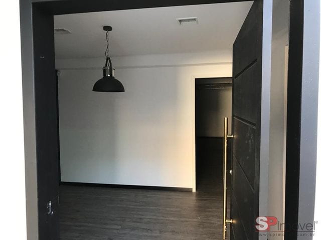 Sobrado à venda ou para alugar, no bairro Água Rasa em São Paulo
