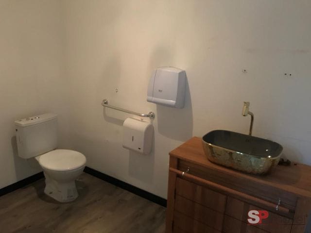 Sobrado à venda ou para alugar, no bairro Água Rasa em São Paulo