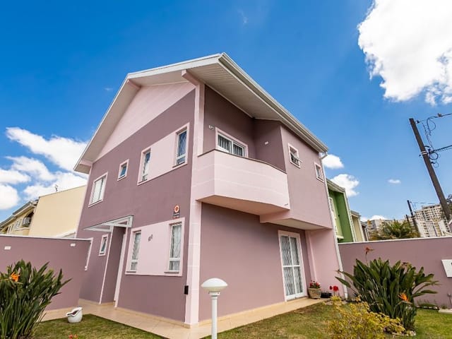 Sobrado com 263m² 3 quartos e 3 banheiros, à venda, no bairro Capão Raso em Curitiba