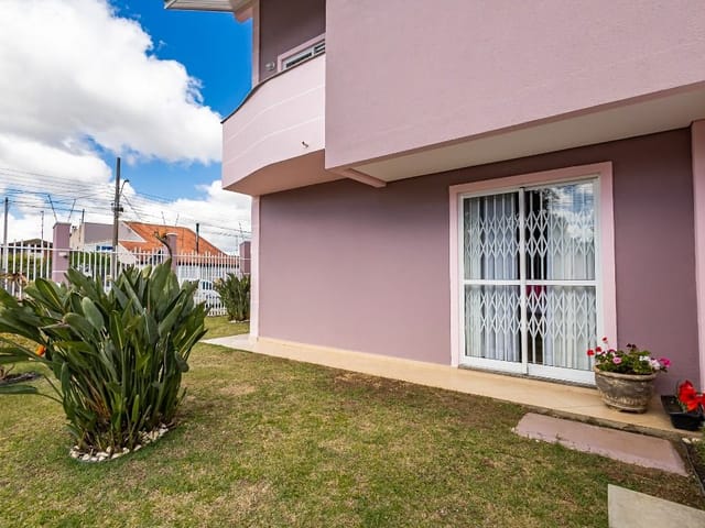 Sobrado com 263m² 3 quartos e 3 banheiros, à venda, no bairro Capão Raso em Curitiba