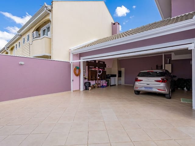 Sobrado com 263m² 3 quartos e 3 banheiros, à venda, no bairro Capão Raso em Curitiba