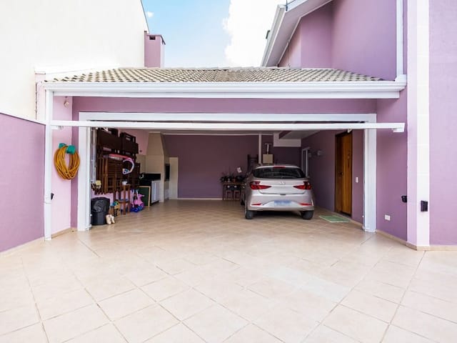 Sobrado com 263m² 3 quartos e 3 banheiros, à venda, no bairro Capão Raso em Curitiba