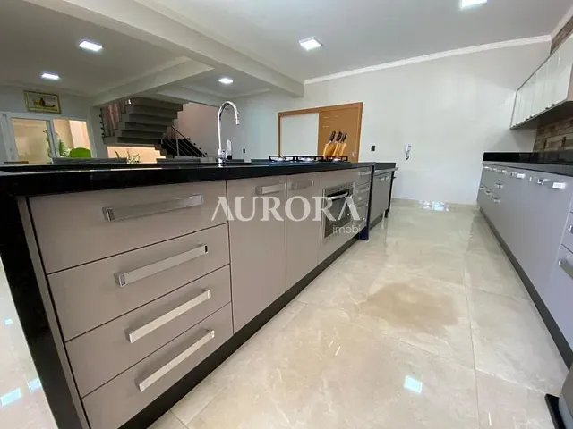 Sobrado com 503m² 4 quartos e 5 banheiros, à venda, no bairro Parque Residencial Alcantara em Londrina