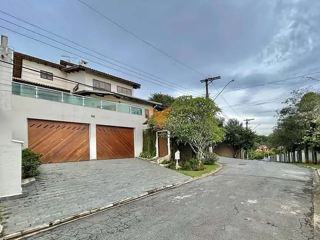 Sobrado com 479m² 4 quartos e 5 banheiros, à venda, no bairro Terras do Madeira em Carapicuíba