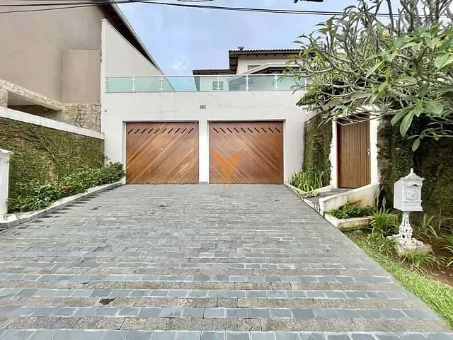 Sobrado com 479m² 4 quartos e 5 banheiros, à venda, no bairro Terras do Madeira em Carapicuíba