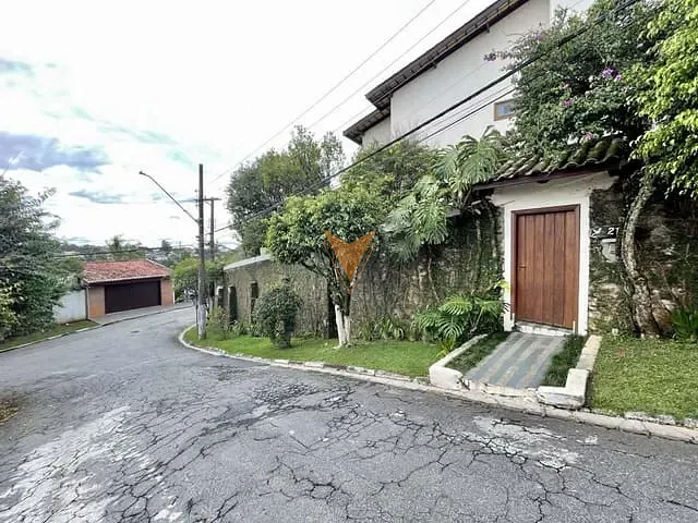 Sobrado com 479m² 4 quartos e 5 banheiros, à venda, no bairro Terras do Madeira em Carapicuíba