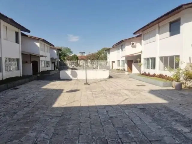 Sobrado com 138m² 4 quartos e 4 banheiros, à venda, no bairro Bacacheri em Curitiba
