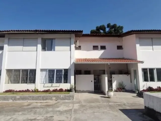 Sobrado com 138m² 4 quartos e 4 banheiros, à venda, no bairro Bacacheri em Curitiba