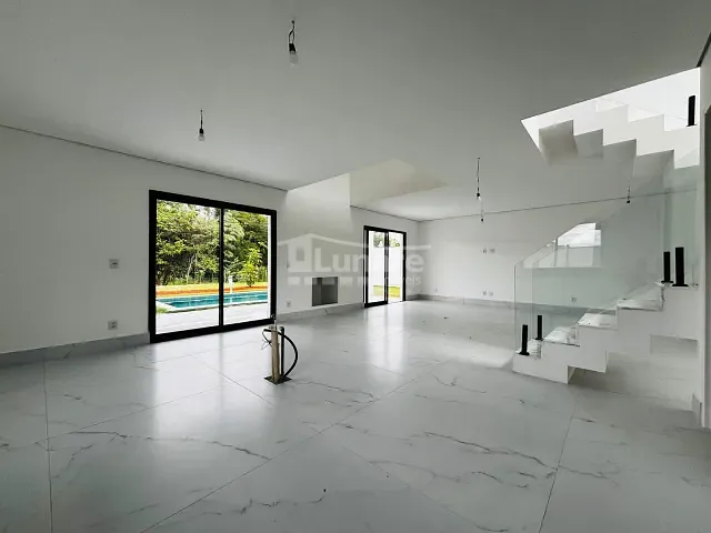 Sobrado com 413m² 3 quartos e 2 banheiros, à venda, no bairro itapema em Guararema