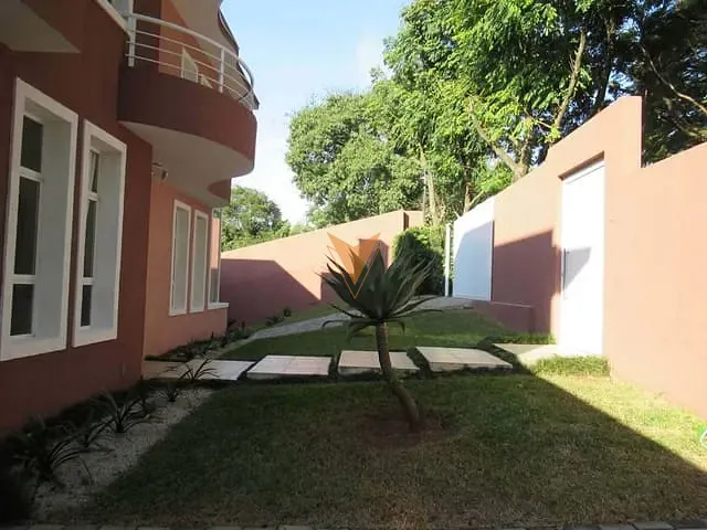 Sobrado com 1296m² 4 quartos e 8 banheiros, à venda, no bairro Chácara de La Rocca em Carapicuíba