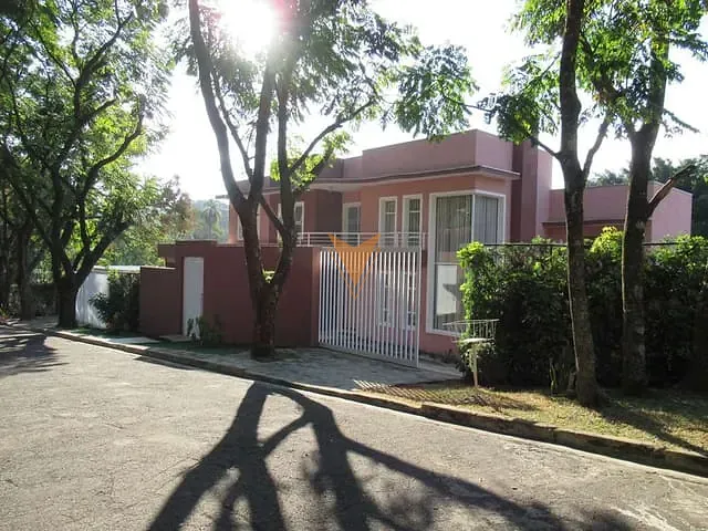 Sobrado com 1296m² 4 quartos e 8 banheiros, à venda, no bairro Chácara de La Rocca em Carapicuíba