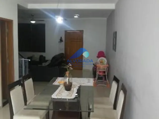 Sobrado com 150m² 3 quartos e 2 banheiros, à venda, no bairro Residencial de Ville em São José dos Campos