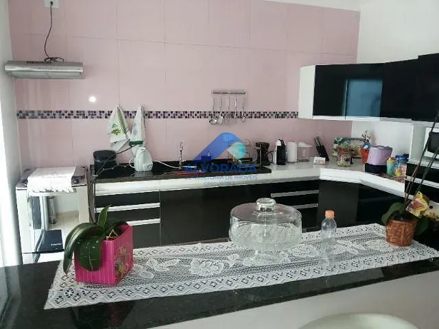 Sobrado com 150m² 3 quartos e 2 banheiros, à venda, no bairro Residencial de Ville em São José dos Campos
