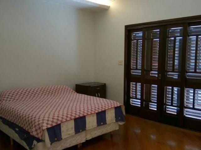 Sobrado com 420m² 4 quartos e 5 banheiros, à venda, no bairro City América em São Paulo