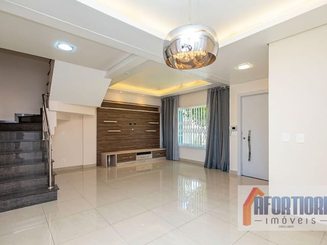 Sobrado com 381m² 3 quartos e 2 banheiros, à venda, no bairro Boa Vista em Curitiba