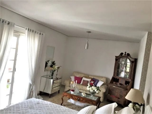 Sobrado com 250m² 3 quartos e 2 banheiros, à venda, no bairro Jardim São Vicente em Cotia
