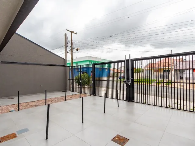 Sobrado com 200m² 3 quartos e 2 banheiros, à venda, no bairro Veneza em Fazenda Rio Grande