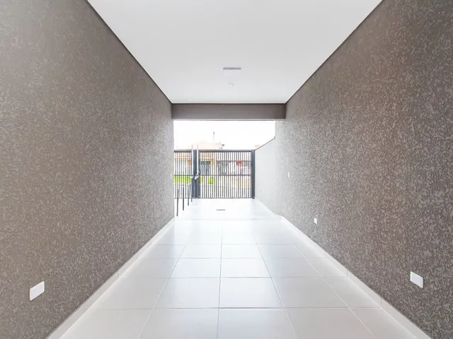 Sobrado com 200m² 3 quartos e 2 banheiros, à venda, no bairro Veneza em Fazenda Rio Grande