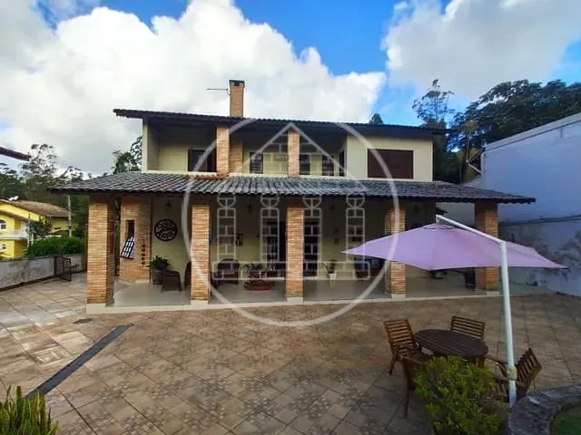 Sobrado com 1296m² 3 quartos e 4 banheiros, à venda, no bairro Lagoa Grande em Embu-Guaçu