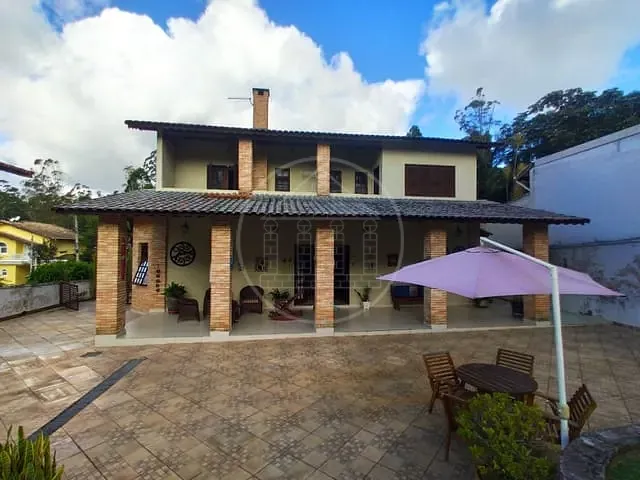 Sobrado com 1296m² 3 quartos e 4 banheiros, à venda, no bairro Lagoa Grande em Embu-Guaçu