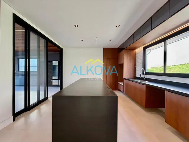 Sobrado com 460m² 5 quartos e 6 banheiros, à venda, no bairro Condomínio Residencial Alphaville em São José dos Campos