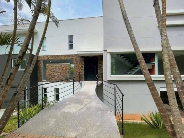 Sobrado com 1988m² 4 quartos e 5 banheiros, à venda, no bairro Chácara dos Lagos em Carapicuíba