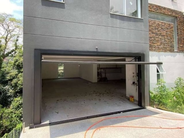 Sobrado com 1988m² 4 quartos e 5 banheiros, à venda, no bairro Chácara dos Lagos em Carapicuíba