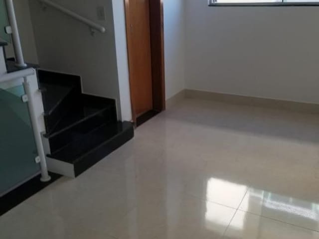 Sobrado 2 quartos e 2 banheiros, à venda, no bairro Vila Paranaguá em São Paulo